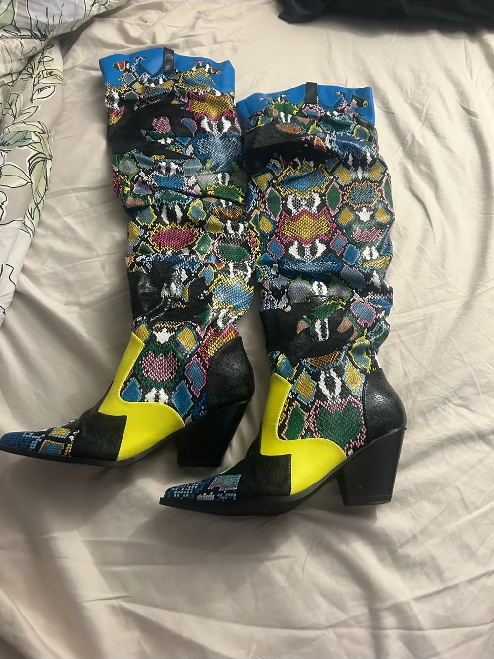 Gorgeous Statement Multicolor Snake-Print Slouchy Western over the knee boots.👢